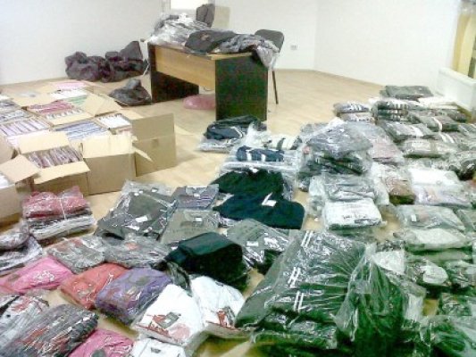 Bunuri de contrabandă, confiscate la Vama Veche